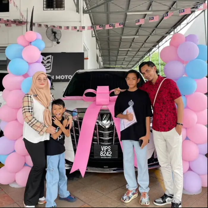 Penyerahan kereta pelanggan EFX Luxury Motors 1