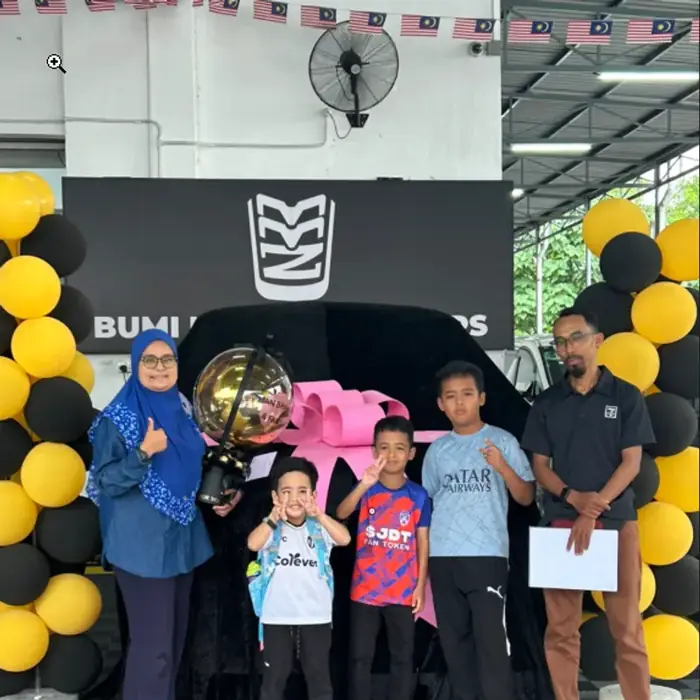 Penyerahan kereta pelanggan EFX Luxury Motors 2